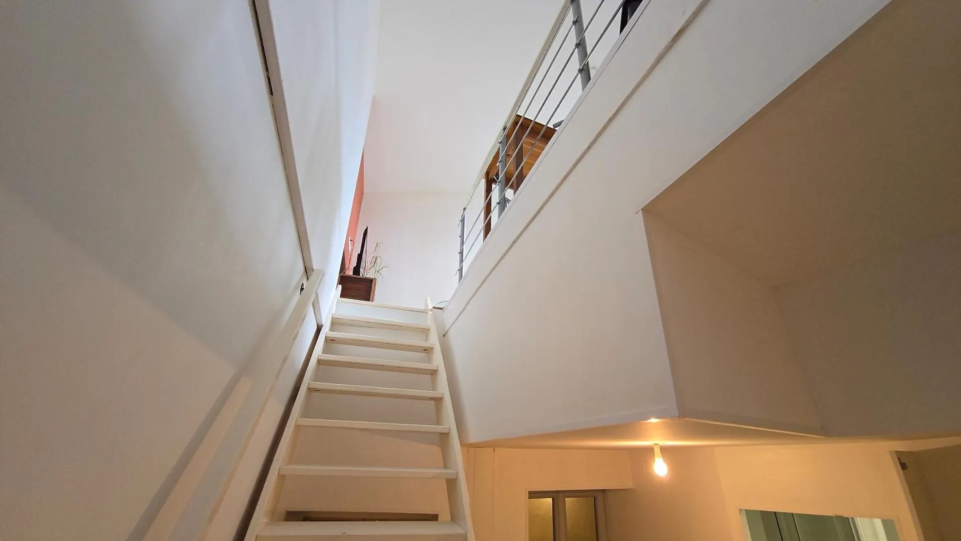 Appartement En Duplex Viviers 0*,  Fransa